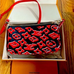 Louis vuitton
LVxUF pochette accesories